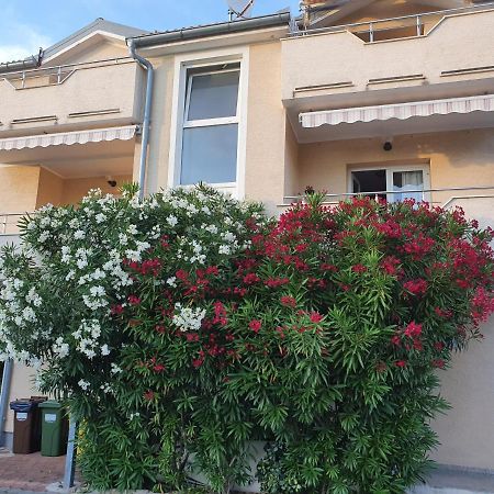 Apartments Zoretic Malinska Exterior foto
